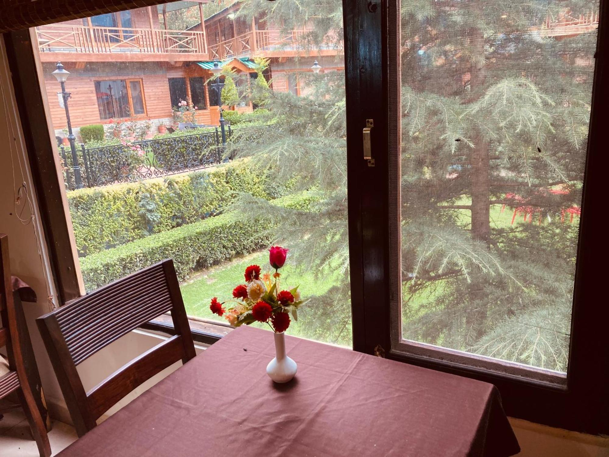 Hotel Midtown Manali Exterior foto